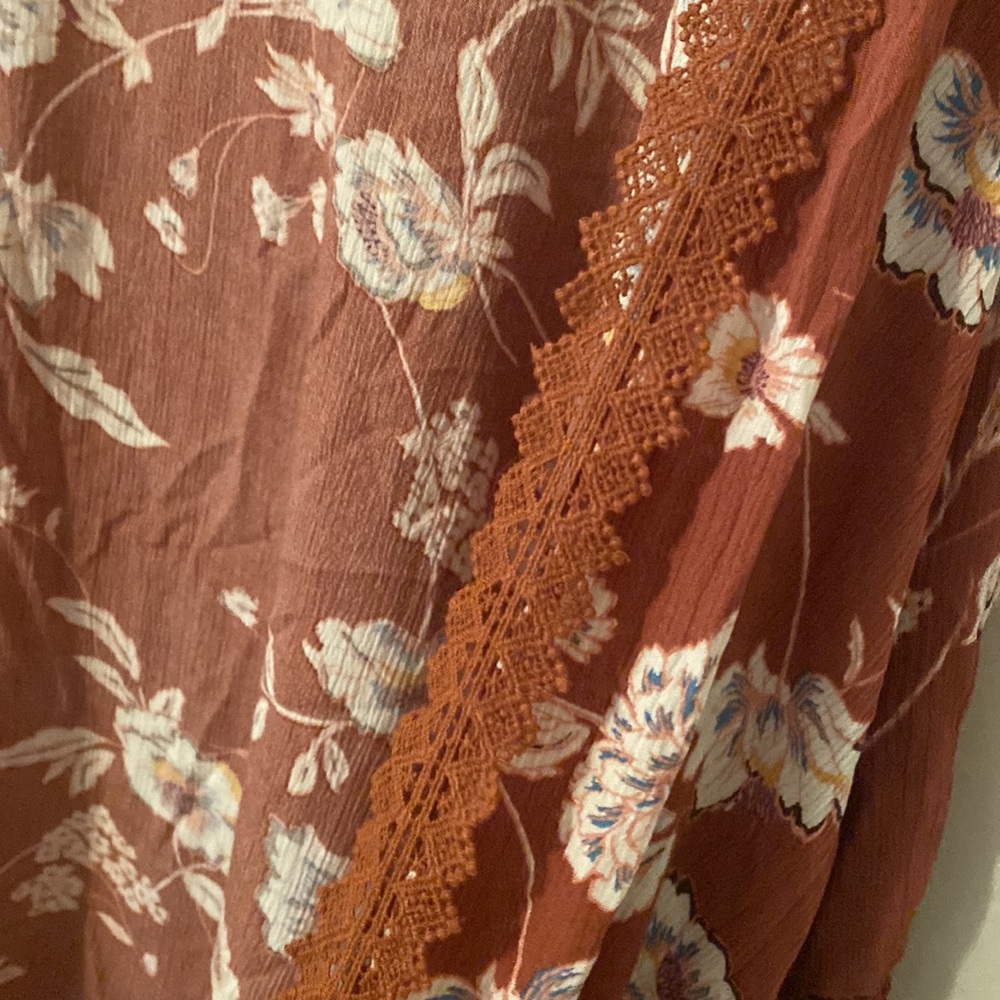 Maurices Dark Mauve Floral Kimono with Lace and Cutout Details [Size: XL] - Picture 4 of 6
